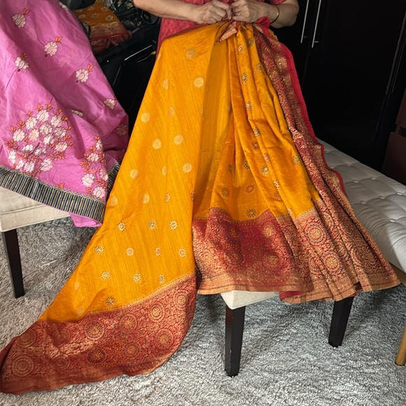 Yellow saree with red border - Picture 3 of 5